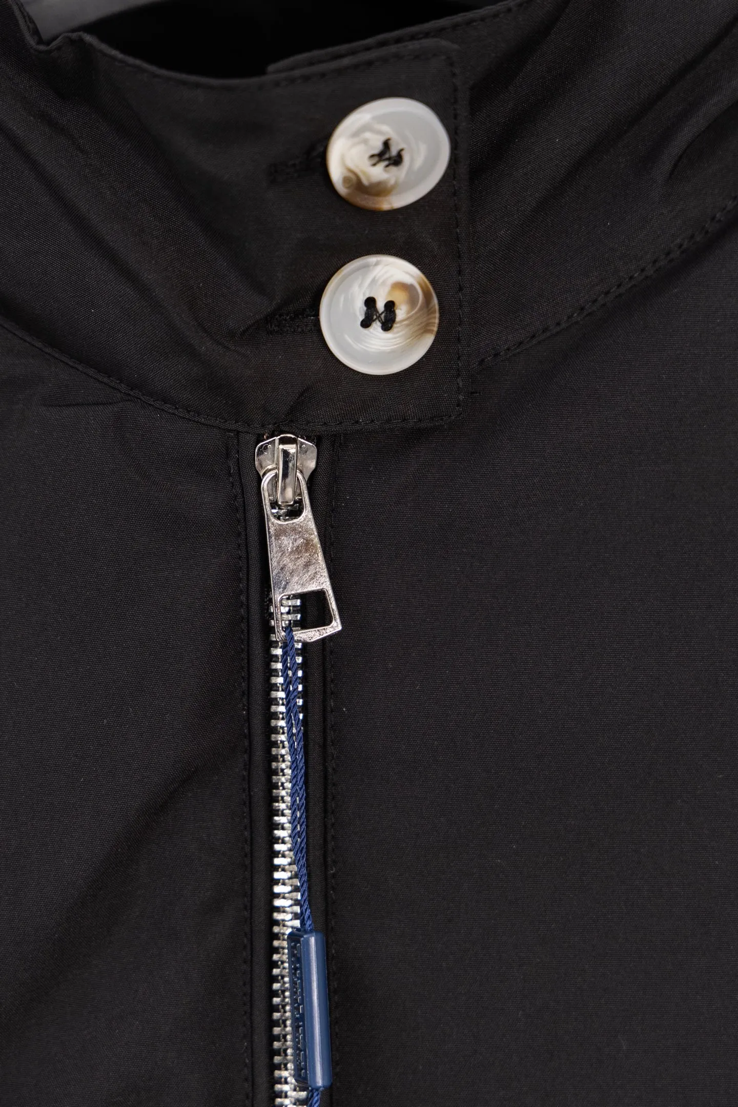 P370 Model number: M038 Rah Lauren Harrington classic unisex old cadre zipper jacket cotton-padded jacket Yi Mengling's same style. Recommended by many fashion bloggers. The Harrington jacket's lapel zipper windproof design perfectly blends casual style with street trend elements, making it very suitable for neutral wear. The fabric texture of the jacket is excellent and comfortable to wear. It is a very versatile and trendy jacket. Original development, 100% pure cotton fabric, exquisite embroidery, evergreen style for all seasons, feel free to buy it, retro will never go out of style!  Color: Khaki Black Navy Size: S-XL